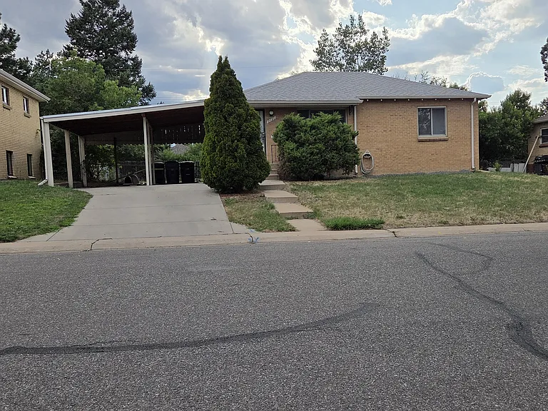 2131 S Yates St — Photo 2