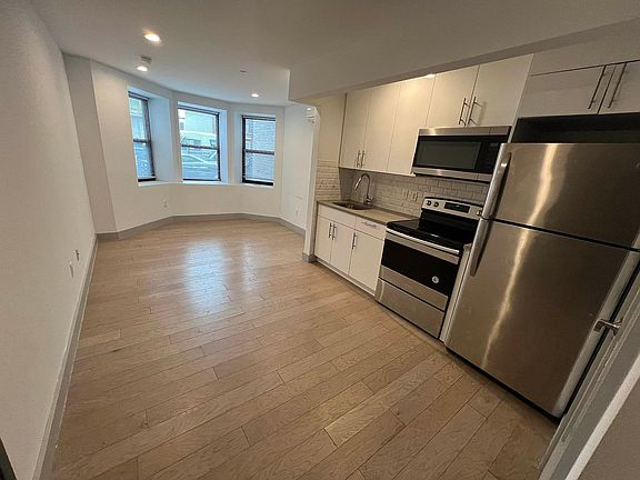 2nd image of 287 Hawthorne St #1F