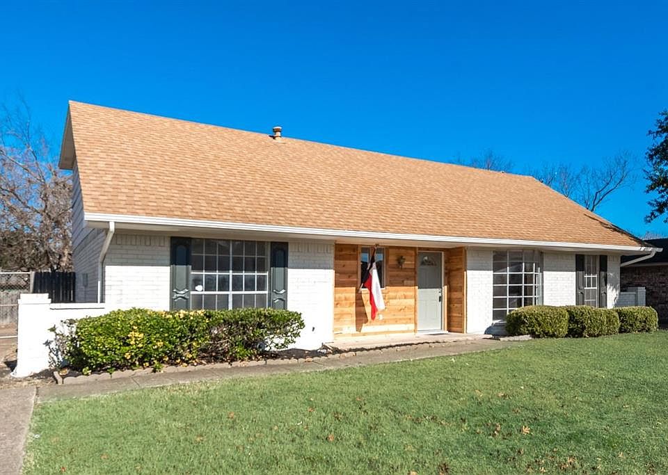 1st image of 609 Caravaca Dr
