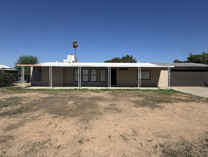 4 bed, 2.0 bath, 1352 sqft, $1,895 — Photo 2