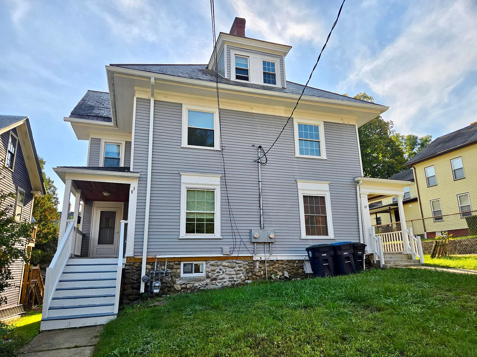 5 bed, 1.5 bath, 2100 sqft, $2,900 — Photo 1