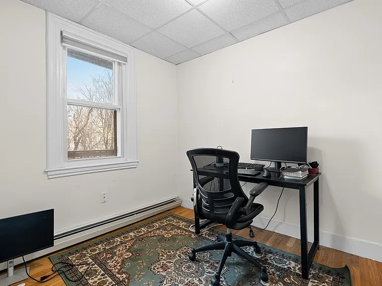 674 Saratoga St #B — Photo 8