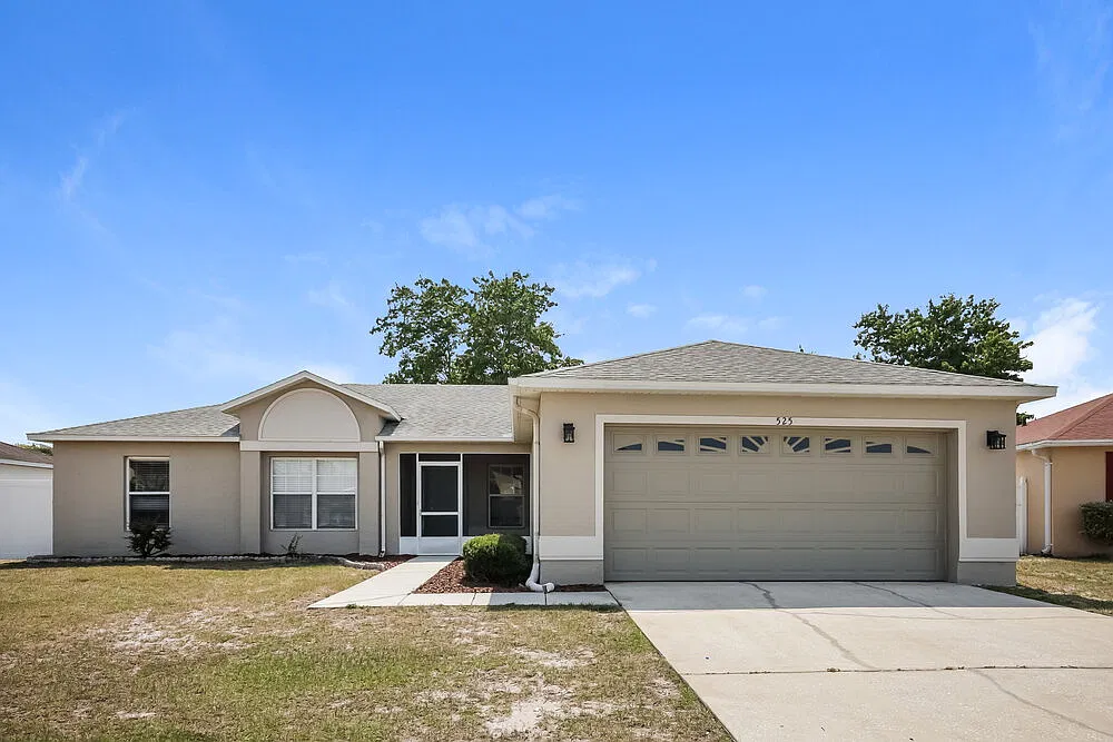 3 bed, 2.0 bath, 1720 sqft, $2,005 — Photo 1