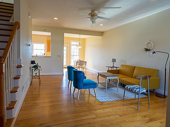 5th image of 140 Chelsea Cir