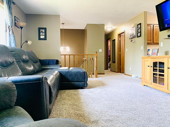 5th image of 24 Greely Dr