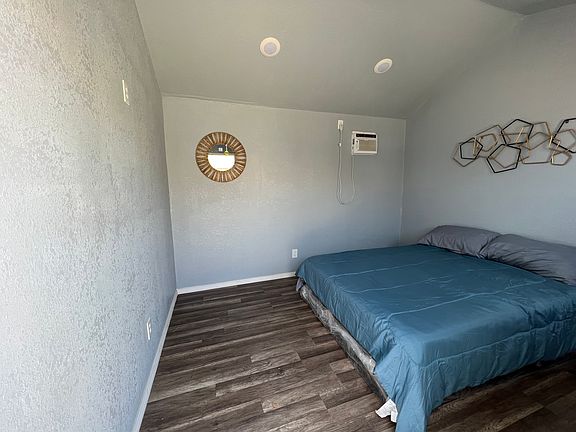 4th image of 1064 S Washington Ave