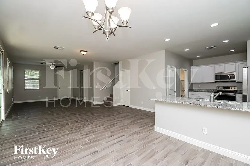 4 bed, 3.5 bath, 2222 sqft, $2,655 — Photo 4
