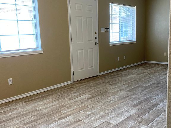 4th image of 1705 Lexington Cir #0