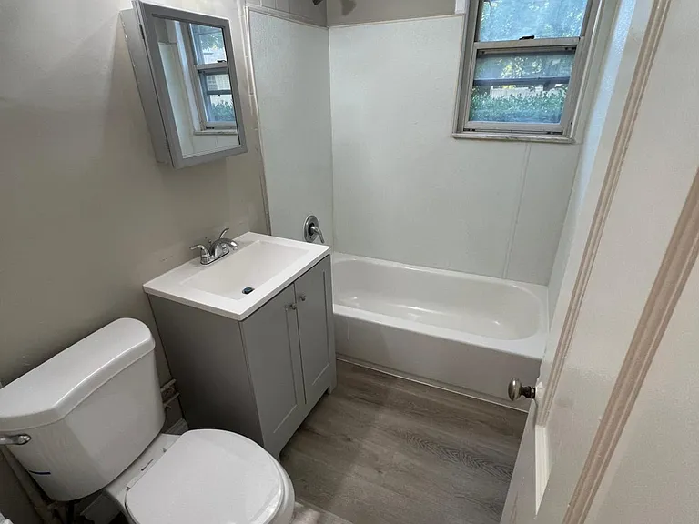 Parkway Gardens Apartments — Photo 7
