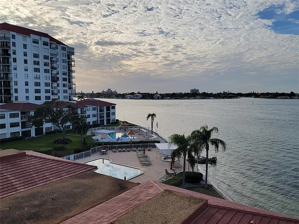 2 bed, 2.0 bath, 1030 sqft, $3,000 — Photo 3