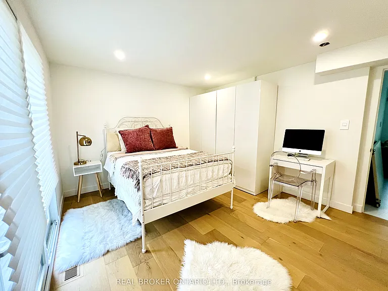51 Castlemere Cres — Photo 18