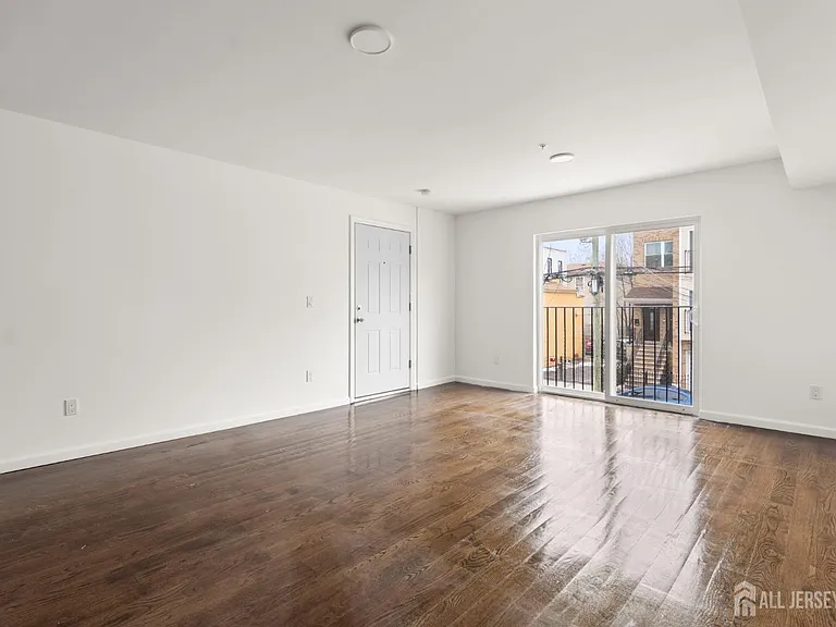 496 S 18th St #2 — Photo 3