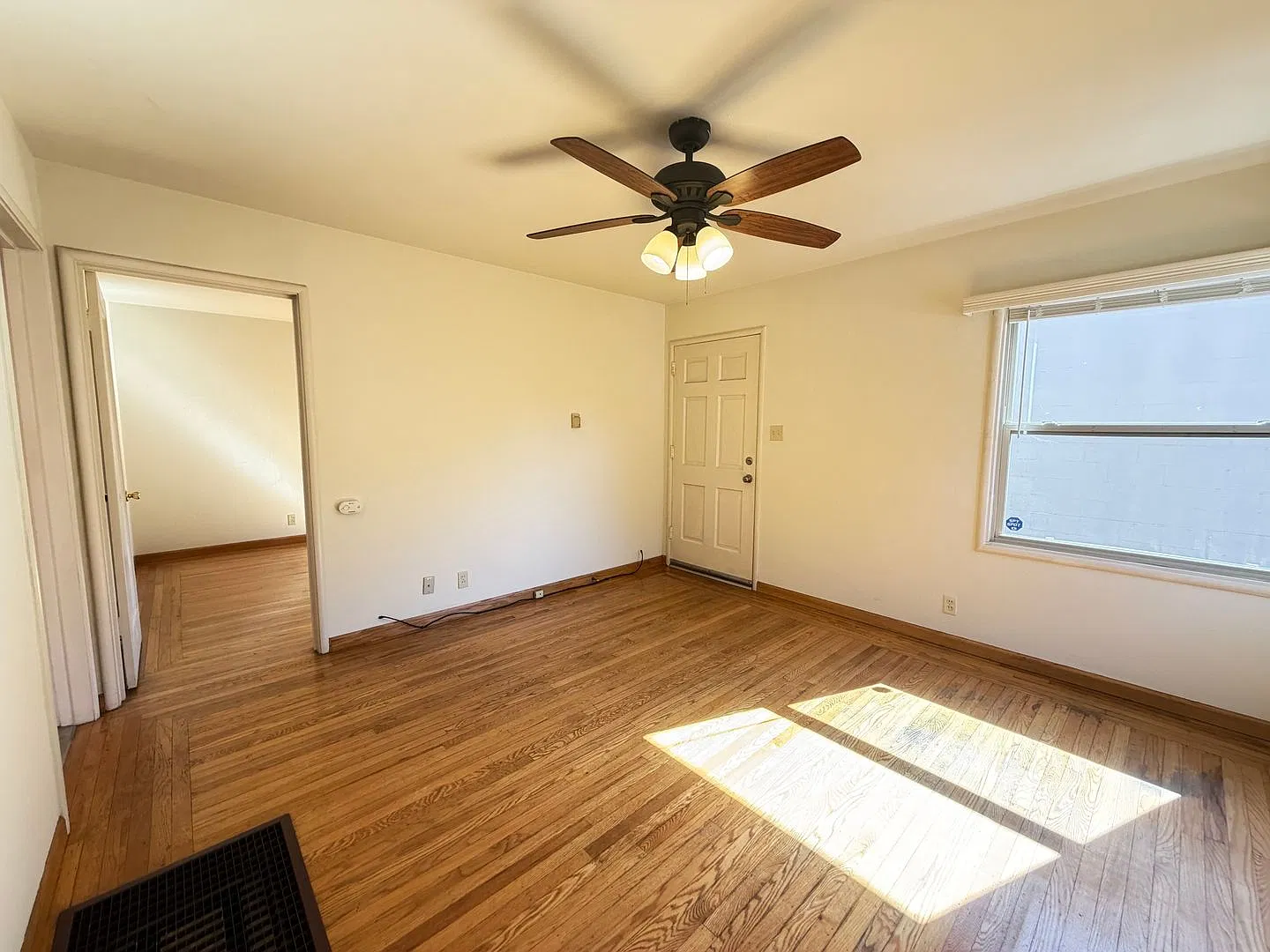 2431 Lincoln Avenue — Photo 4