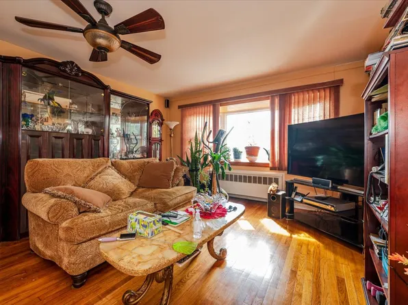 1405 East 233rd Street image 4 of 31