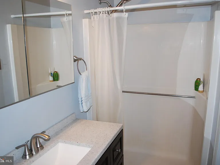 290 Lawndale Ave — Photo 20