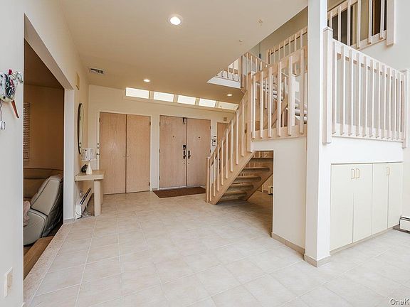 4th image of 40 Cayuga Ave