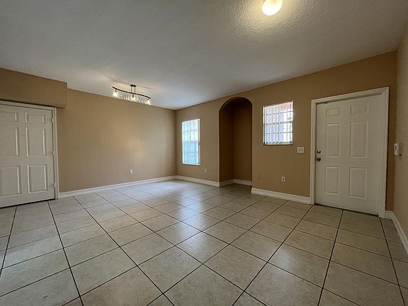 3rd image of 1612 Belmont Ln #172