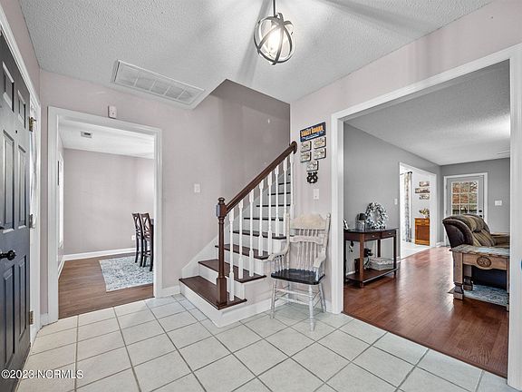 5th image of 222 English Walnut Dr