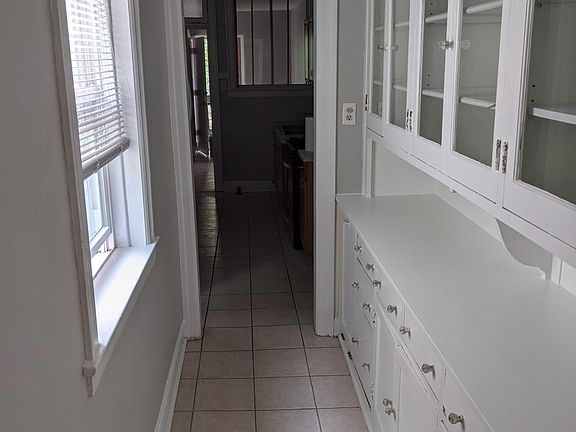 5th image of 189 N Marion St #3