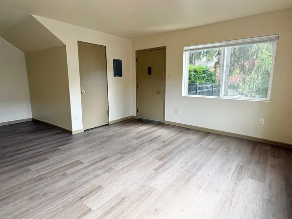 Front 9, 5502 15th Ave NE APT 4, Seattle, WA 98105