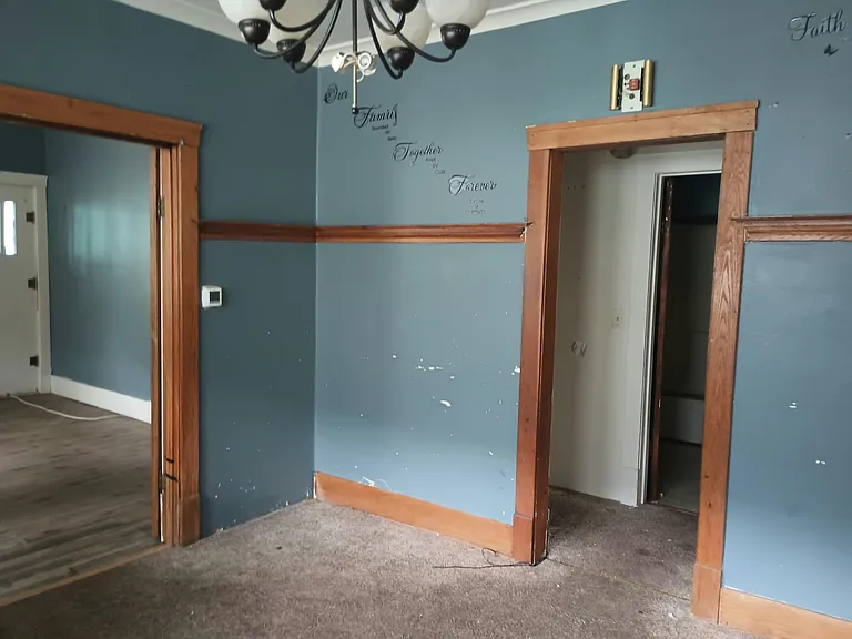 2420 N Peoria Ave — Photo 5