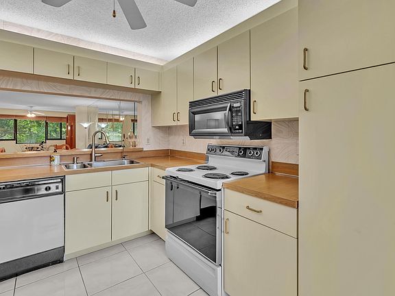 4th image of 10847 W Clairmont Circle #302