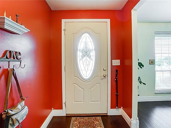 4th image of 7030 Sandalview Dr