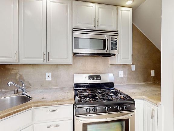 2nd image of 1046 Pacific Ave #5