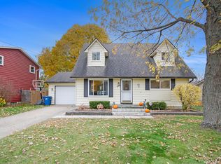 313 Airport Dr, Holly, MI