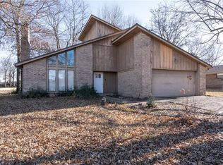 9917 Jenny Lind Rd, Fort Smith, AR 72908