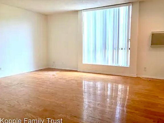4th image of 922 N Hudson Ave APT 5