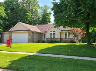 1812 Mary Beth Ave NW, Cedar Rapids, IA 52405
