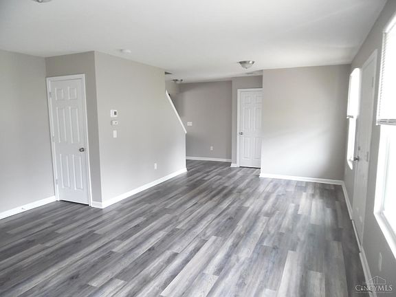 2nd image of 466 W Kemper Rd