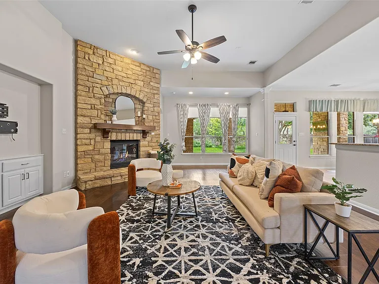 1303 Quiet Creek Dr — Photo 6