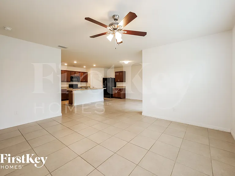 519 SW 29th Ter — Photo 3