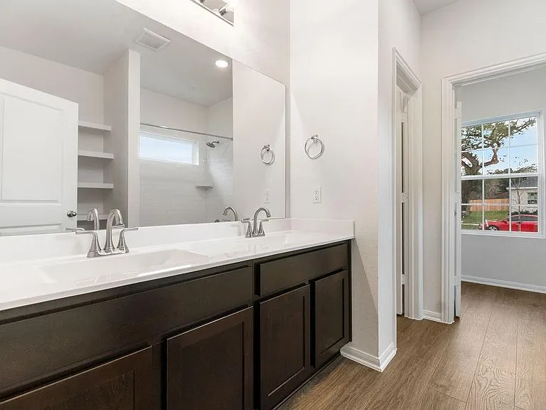 403 Magnolia St — Photo 11