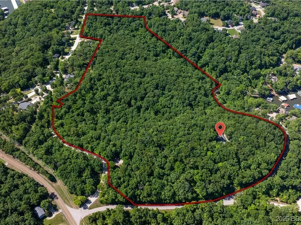 11 Falcon Ln, Lake Ozark, MO 65049