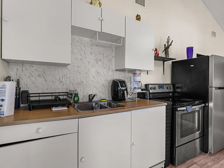 1110 E Lakeshore Blvd #3 — Photo 36