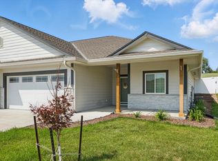 726 Oak Ridge Dr, Glenwood, IA 51534