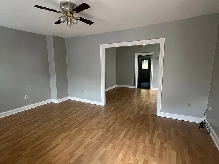 169 E Pomfret St — Photo 11