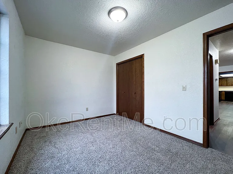 6801 Chisholm Ct — Photo 25
