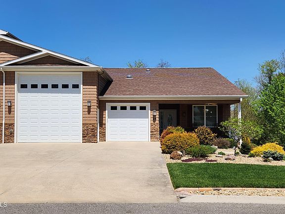 5th image of 14 Red Oak Dr