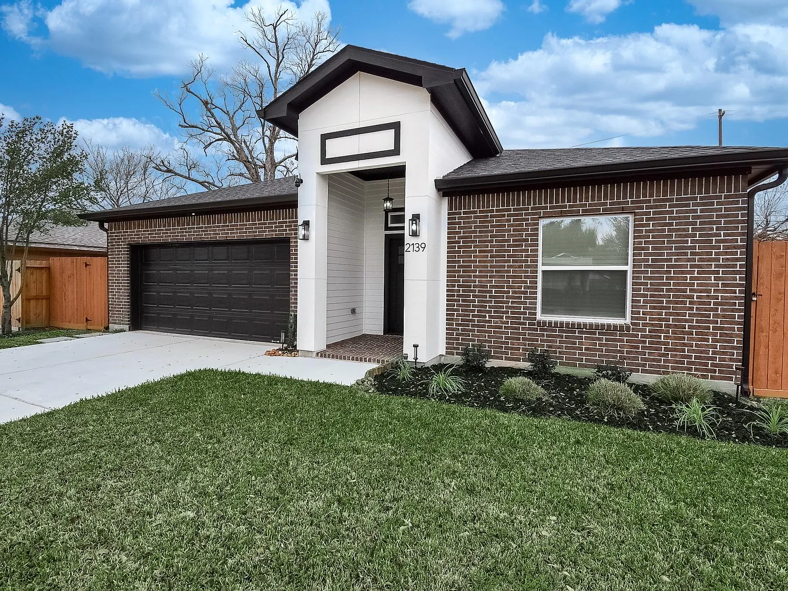 3 bed, 3.0 bath, 2352 sqft, $3,200 — Photo 2