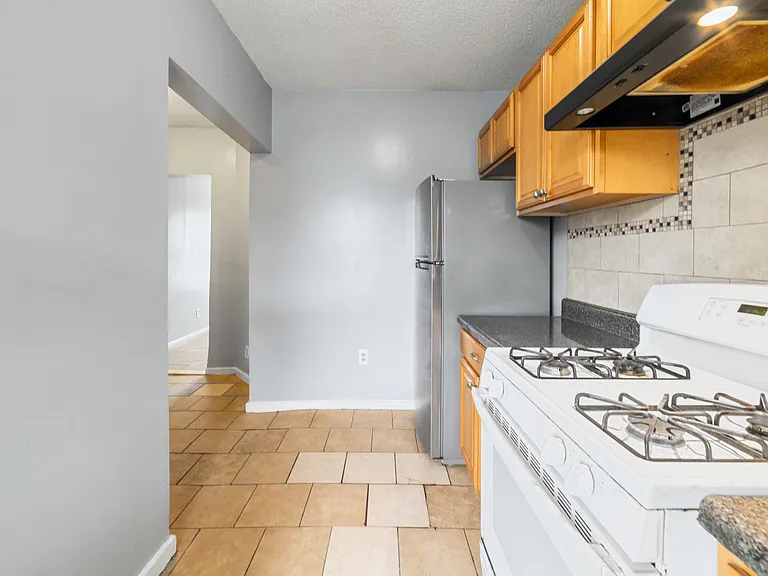 705 Dixwell Ave #1R — Photo 3