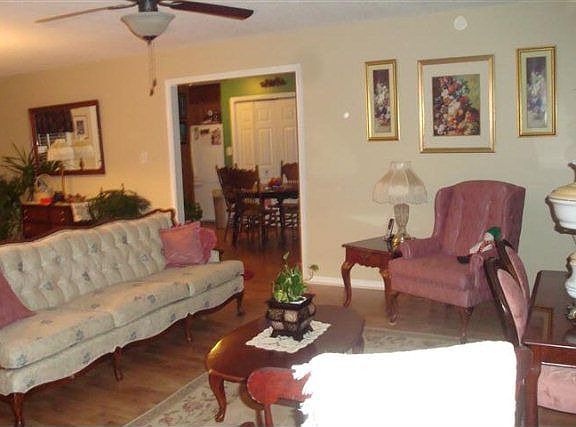 4th image of 310 Pinehurst Dr