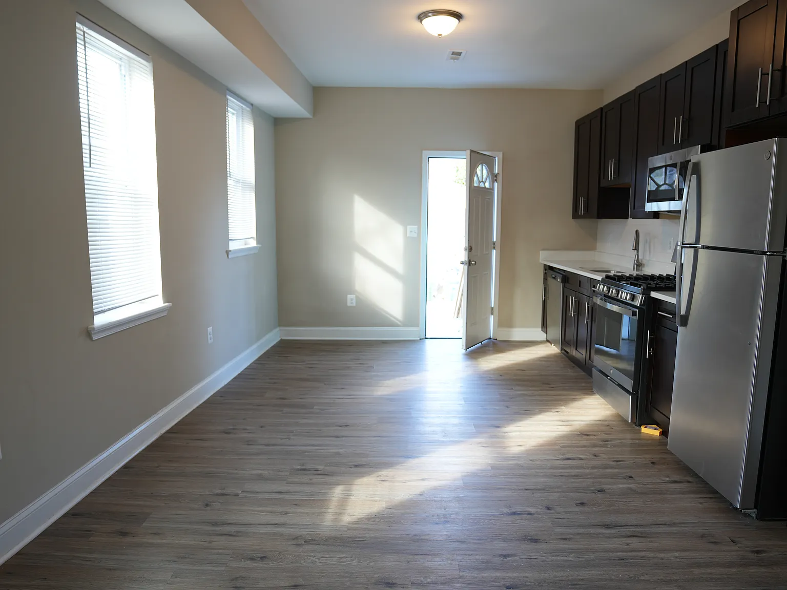 3 bed, 1.5 bath, $2,000 — Photo 3