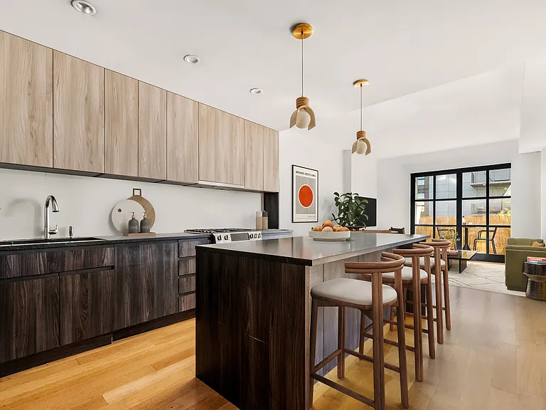 868 Lorimer St #2B — Photo 3