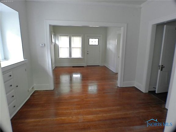4th image of 3821 Burton Ave