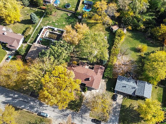 3rd image of 942 Johnston Dr