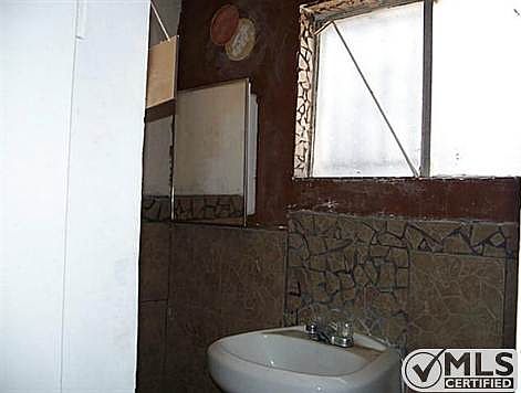 5th image of 3609 Pershing Dr